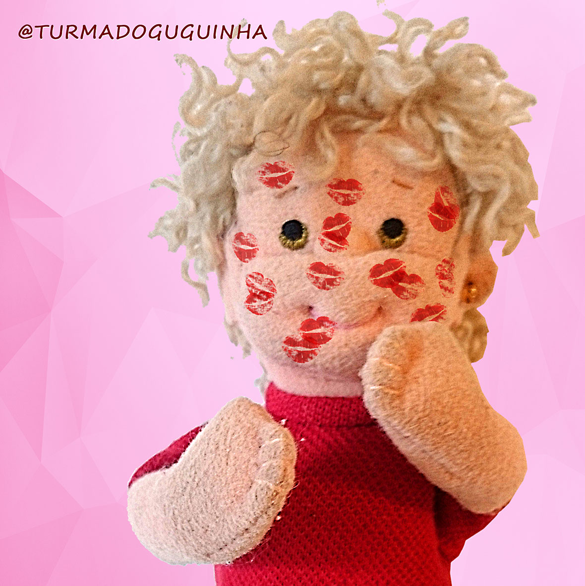 No dia do Beijo parece que o Guguinha se deu bem